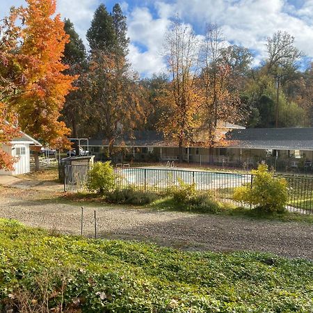 Seven Circles Lodge&Retreat Badger Luaran gambar