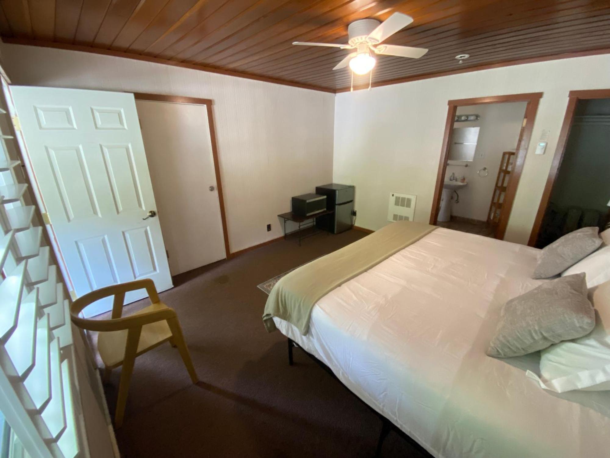 Seven Circles Lodge&Retreat Badger Luaran gambar
